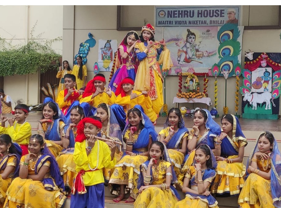 मैत्री विद्या निकेतन में दही लूट के साथ हर्षोल्लास से मनाया गया जन्माष्टमी पर्व